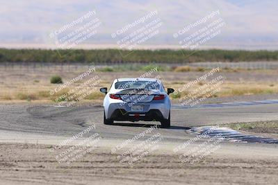 media/Oct-04-2025-OnGrid (Sat) [[44bd565ffa]]/Green Group/Grapevine/